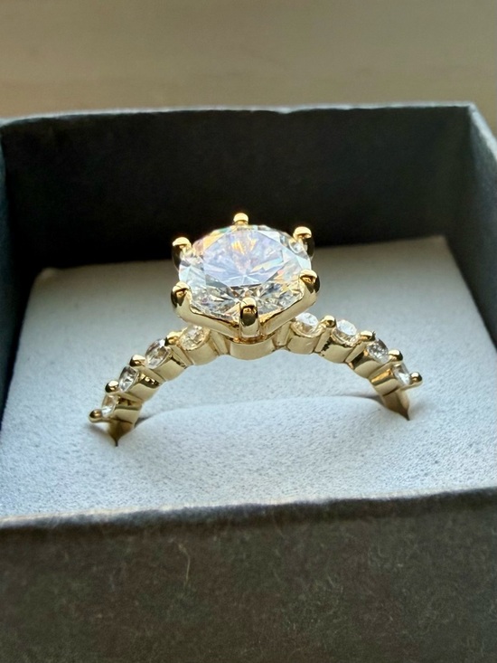 Pretty Bird Jewelry Jewelry - NEW! 18k Gold Plated Round-Cut Solitaire Engagement Ring with Accent CZ Diamonds